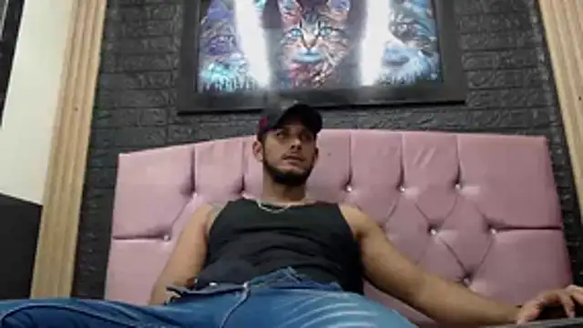 Snapshot of Chris_Dick23 chatting on 11-21-25, 04:55 Chris Dick23 online show from 11-21-25, 04:55