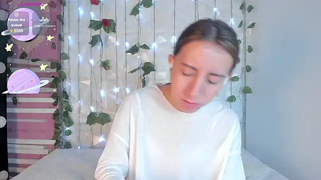 Miiaa doll online show from 03-08-25, 11:48