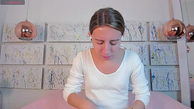 Miiaa doll online show from 03-18-25, 11:52