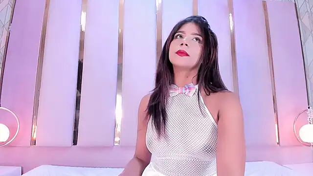 Snapshot of AlinaSweett chatting on 01-17-25, 08:11 AlinaSweett online show from 01-17-25, 08:11