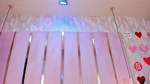 Snapshot of AlinaSweett chatting on 02-15-25, 08:01 AlinaSweett online show from 02-15-25, 08:01