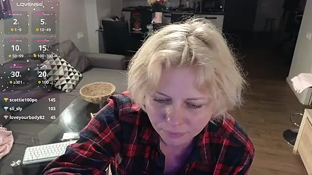 Snapshot of Gray_swann chatting on 01-18-25, 11:44 Gray swann online show from 01-18-25, 11:44