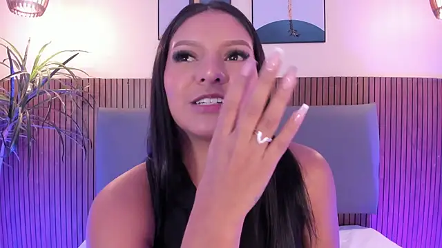 NicolleeEvanss online show from 11-17-25, 12:33