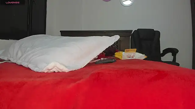 Snapshot of Karentatiana_ chatting on 12-23-25, 01:14 Karentatiana online show from 12-23-25, 01:14