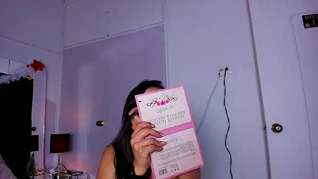 Miaa Garcia online show from 12-21-24, 09:04