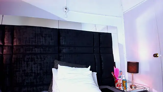 Miaa Garcia online show from 03-08-25, 03:50