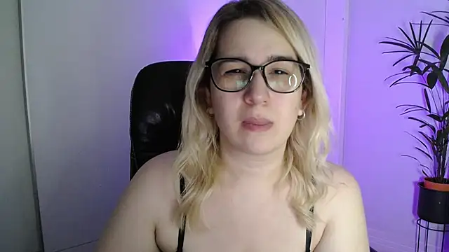 amooraaamoon online show from 01-20-25, 12:15