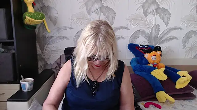 CamDiva113 online show from 03-20-25, 12:00