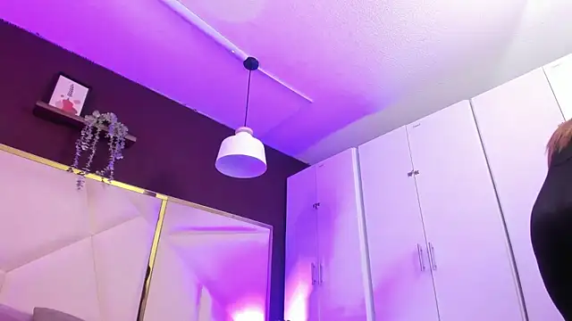 April bowie online show from 10-22-25, 11:10