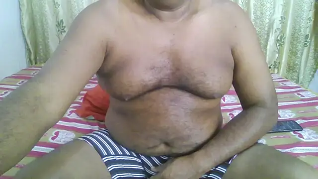 Snapshot of Beargryzzly chatting on 12-14-24, 10:02 Beargryzzly online show from 12-14-24, 10:02