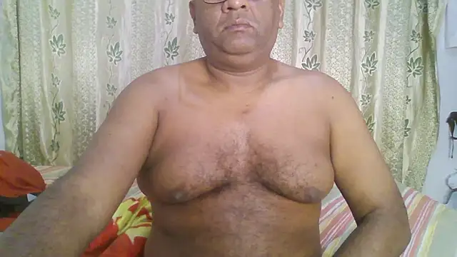 Snapshot of Beargryzzly chatting on 01-01-25, 02:31 Beargryzzly online show from 01-01-25, 02:31