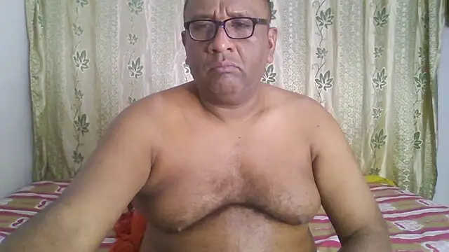 Snapshot of Beargryzzly chatting on 01-12-25, 04:10 Beargryzzly online show from 01-12-25, 04:10