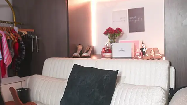 katlyn martins online show from 04-11-26, 06:01