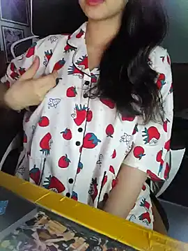 Snapshot of Suri_amabel chatting on 12-27-24, 12:34 Suri amabel online show from 12-27-24, 12:34