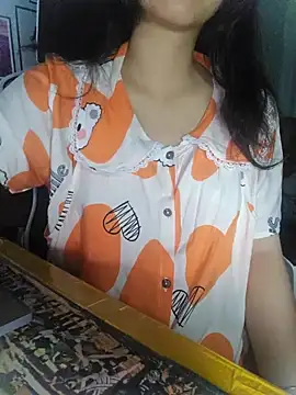 Snapshot of Suri_amabel chatting on 01-01-25, 12:44 Suri amabel online show from 01-01-25, 12:44