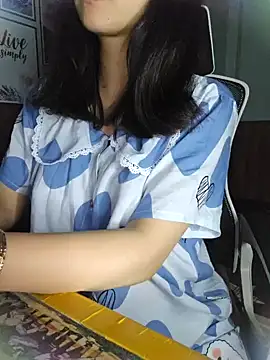 Snapshot of Suri_amabel chatting on 01-15-25, 01:09 Suri amabel online show from 01-15-25, 01:09