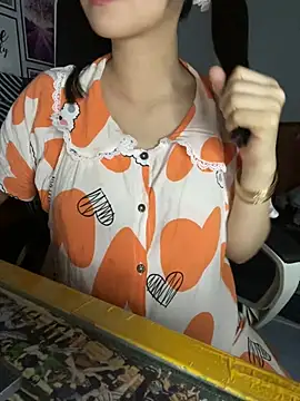 Snapshot of Suri_amabel chatting on 01-18-25, 12:47 Suri amabel online show from 01-18-25, 12:47