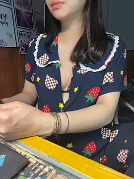 Snapshot of Suri_amabel chatting on 02-26-25, 04:25 Suri amabel online show from 02-26-25, 04:25