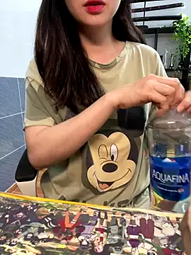Snapshot of Suri_amabel chatting on 09-14-25, 04:50 Suri amabel online show from 09-14-25, 04:50