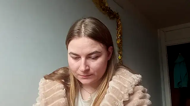 Snapshot of ElenaMaeer chatting on 02-13-26, 08:54 ElenaMaeer online show from 02-13-26, 08:54