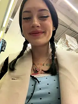 Melissa crazy online show from 12-19-25, 03:41