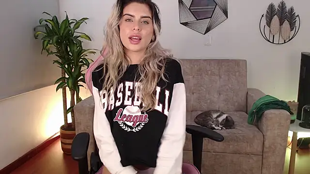 Snapshot of Mayli-x chatting on 02-11-25, 04:44 Mayli-x online show from 02-11-25, 04:44