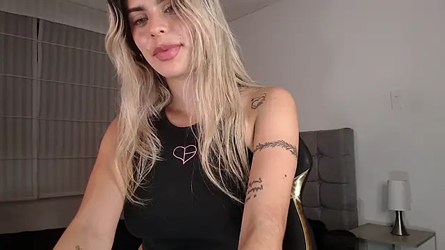 Snapshot of Mayli-x chatting on 03-19-25, 11:28 Mayli-x online show from 03-19-25, 11:28