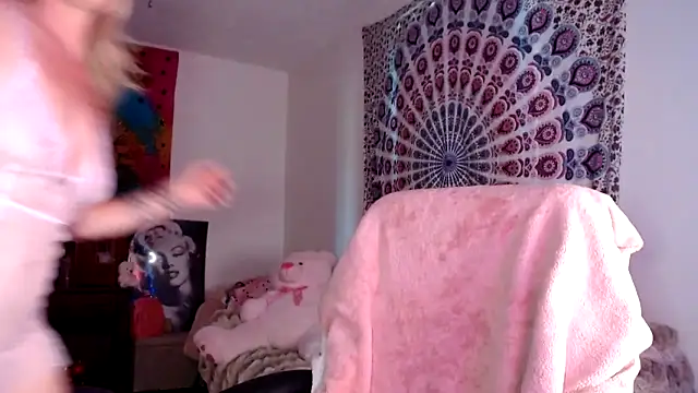 kellywildnnout online show from 09-15-25, 03:01