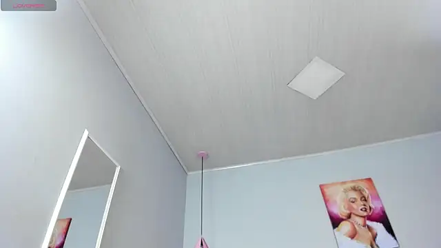 Snapshot of ScarletGV chatting on 01-15-25, 04:25 ScarletGV online show from 01-15-25, 04:25