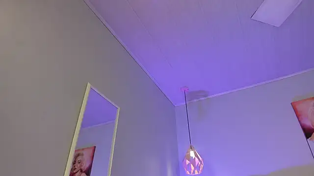 ScarletGV online show from 12-18-25, 06:52