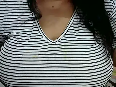 Snapshot of dramebaz_queen chatting on 05-15-26, 07:32 dramebaz queen online show from 05-15-26, 07:32