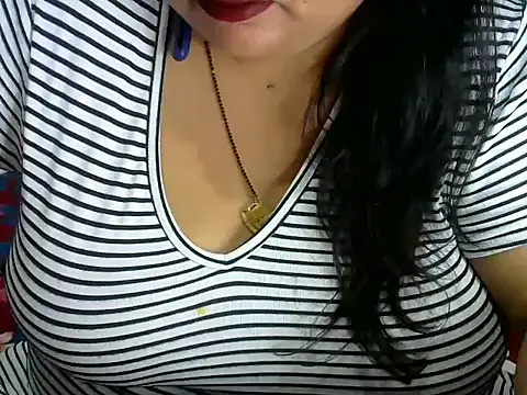 Snapshot of dramebaz_queen chatting on 06-22-26, 05:43 dramebaz queen online show from 06-22-26, 05:43