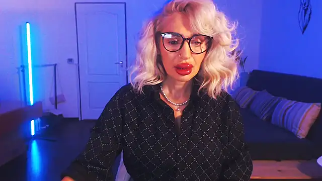 Snapshot of beauty_chl0e chatting on 12-20-24, 08:12 beauty chl0e online show from 12-20-24, 08:12