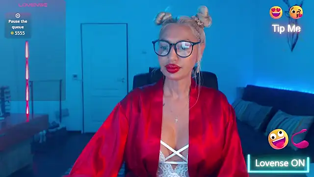 Snapshot of beauty_chl0e chatting on 09-10-25, 07:03 beauty chl0e online show from 09-10-25, 07:03