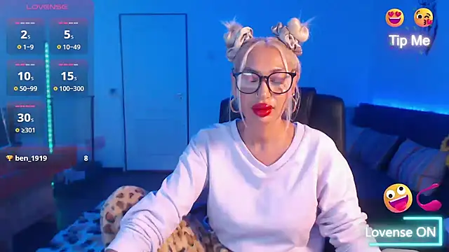 Snapshot of beauty_chl0e chatting on 10-05-25, 08:29 beauty chl0e online show from 10-05-25, 08:29