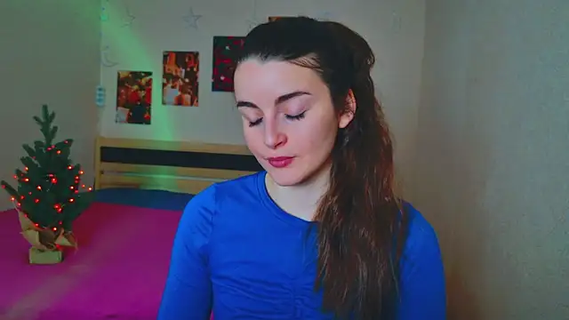 Miss Arwen online show from 12-17-24, 03:06