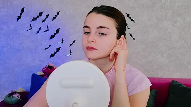 Miss Arwen online show from 10-14-25, 03:51