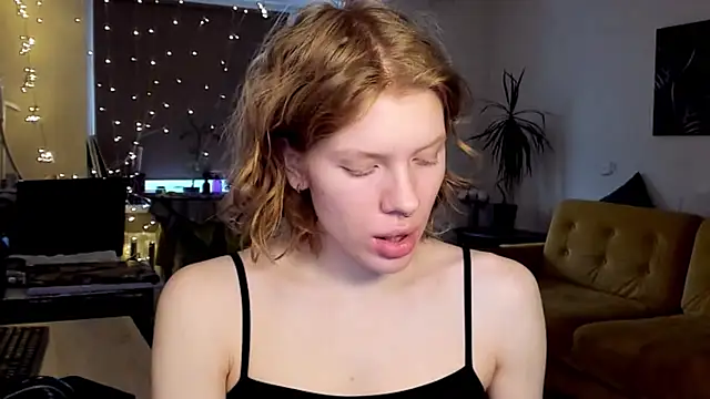 Snapshot of StellaDavis chatting on 03-19-25, 01:29 StellaDavis online show from 03-19-25, 01:29