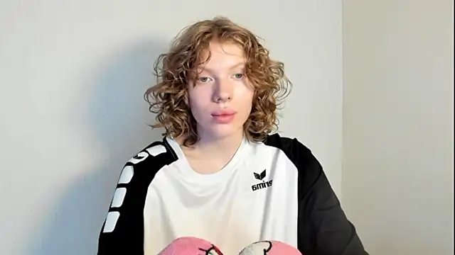 Snapshot of StellaDavis chatting on 11-04-25, 08:13 StellaDavis online show from 11-04-25, 08:13