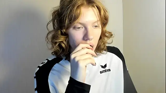 Snapshot of StellaDavis chatting on 11-05-25, 09:09 StellaDavis online show from 11-05-25, 09:09