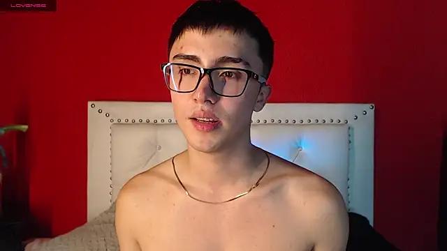 Snapshot of santi-fabulous chatting on 12-30-24, 04:42 santi-fabulous online show from 12-30-24, 04:42