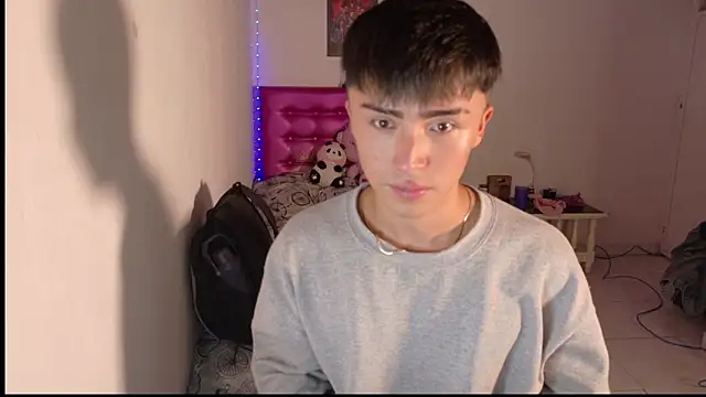 Snapshot of santi-fabulous chatting on 12-21-25, 11:56 santi-fabulous online show from 12-21-25, 11:56