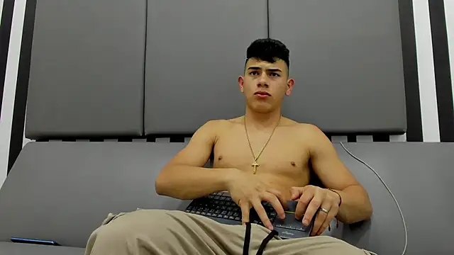 andrew rose  online show from 01-10-25, 06:09