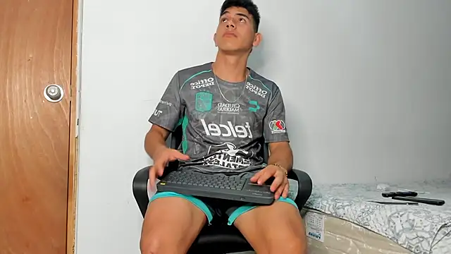 andrew rose  online show from 11-15-25, 02:31