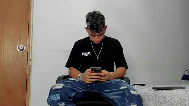 andrew rose  online show from 02-11-26, 04:17