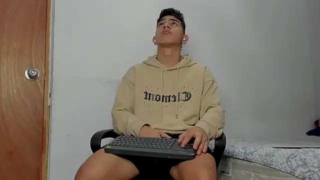 andrew rose  online show from 03-27-26, 03:34