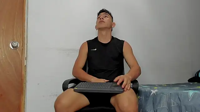 andrew rose  online show from 04-04-26, 07:44