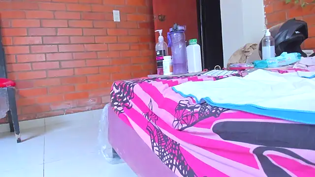 Snapshot of Elianissquirt chatting on 03-18-26, 12:08 Elianissquirt online show from 03-18-26, 12:08