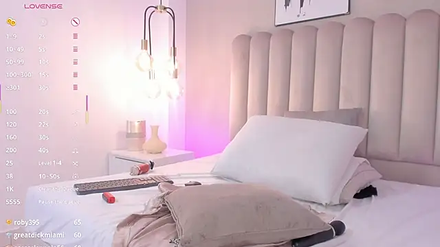 Snapshot of LindaRey_ chatting on 02-26-25, 07:20 LindaRey online show from 02-26-25, 07:20