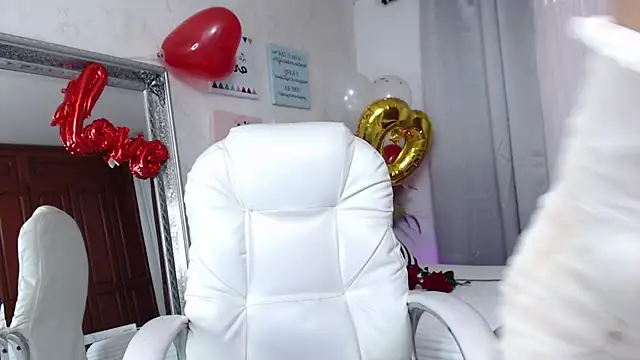 Snapshot of bonnie-love chatting on 02-15-25, 06:44 bonnie-love online show from 02-15-25, 06:44